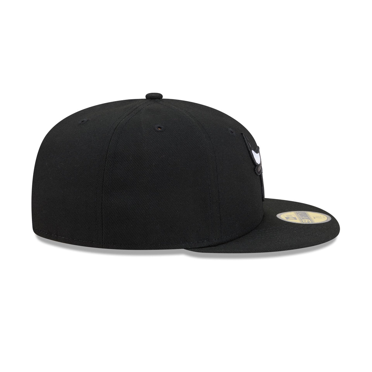 Chicago Bulls Black and White Basic 59FIFTY Fitted Hat